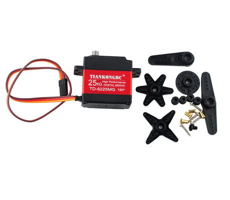 Un buen precio. TIANKONGRC TD-8225MG 25kg 4.8-8.4V 180 grados RC Servo Motor Accesorios metálicos para el robot de coche inteligente Arduino en línea